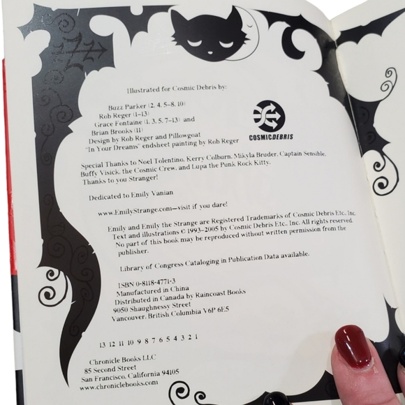 Emily The Strange Emily's Good Nightmares Book - Picture 7 of 15